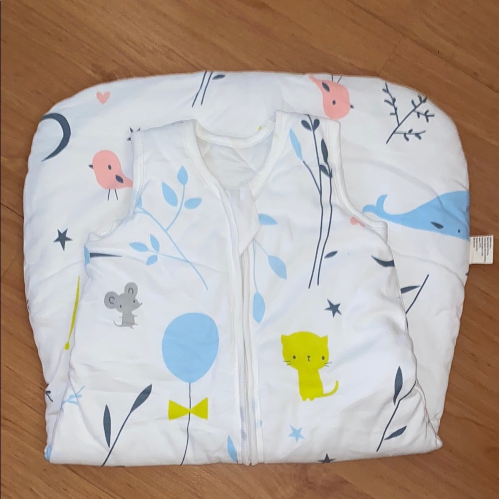 Baby Moosebear 6-12M Wearable Blanket. White with Multicolor Print. NWOT.